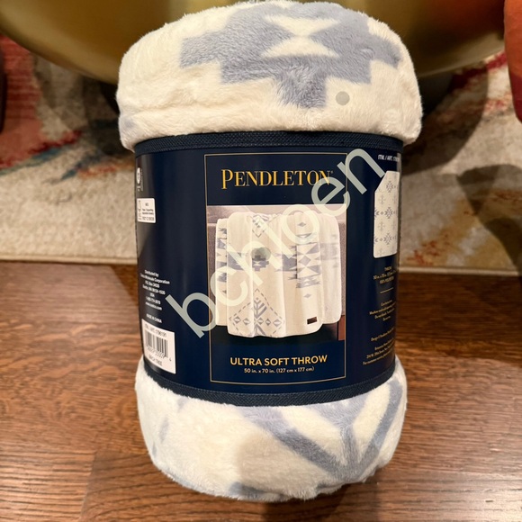 Pendleton Plush Throw - Picture 5 of 5